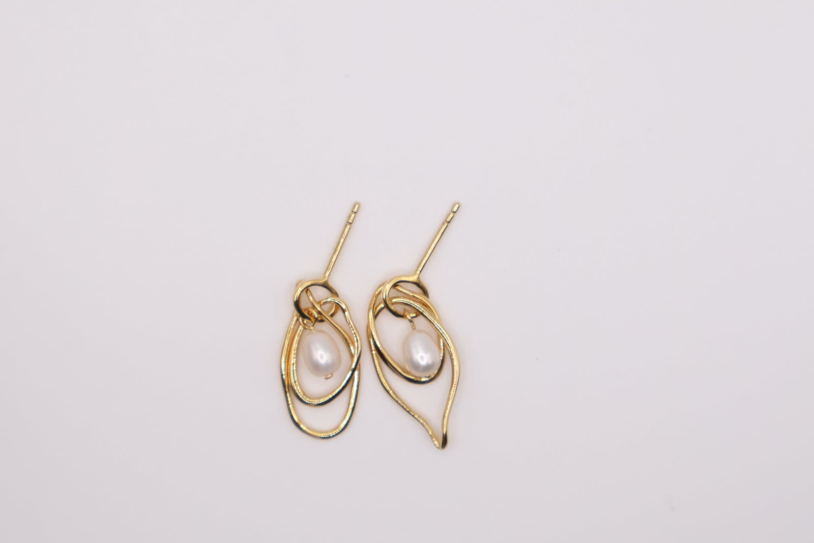 SS. Genuine pearl earrings