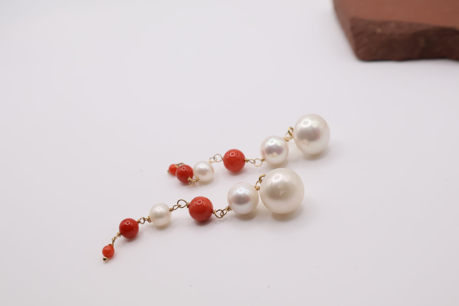 MARGOT earrings with white pearls and red coral and gold