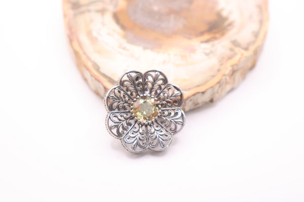 Handcrafted Filigranist sterling silver daisy ring featuring a central yellow citrine gemstone