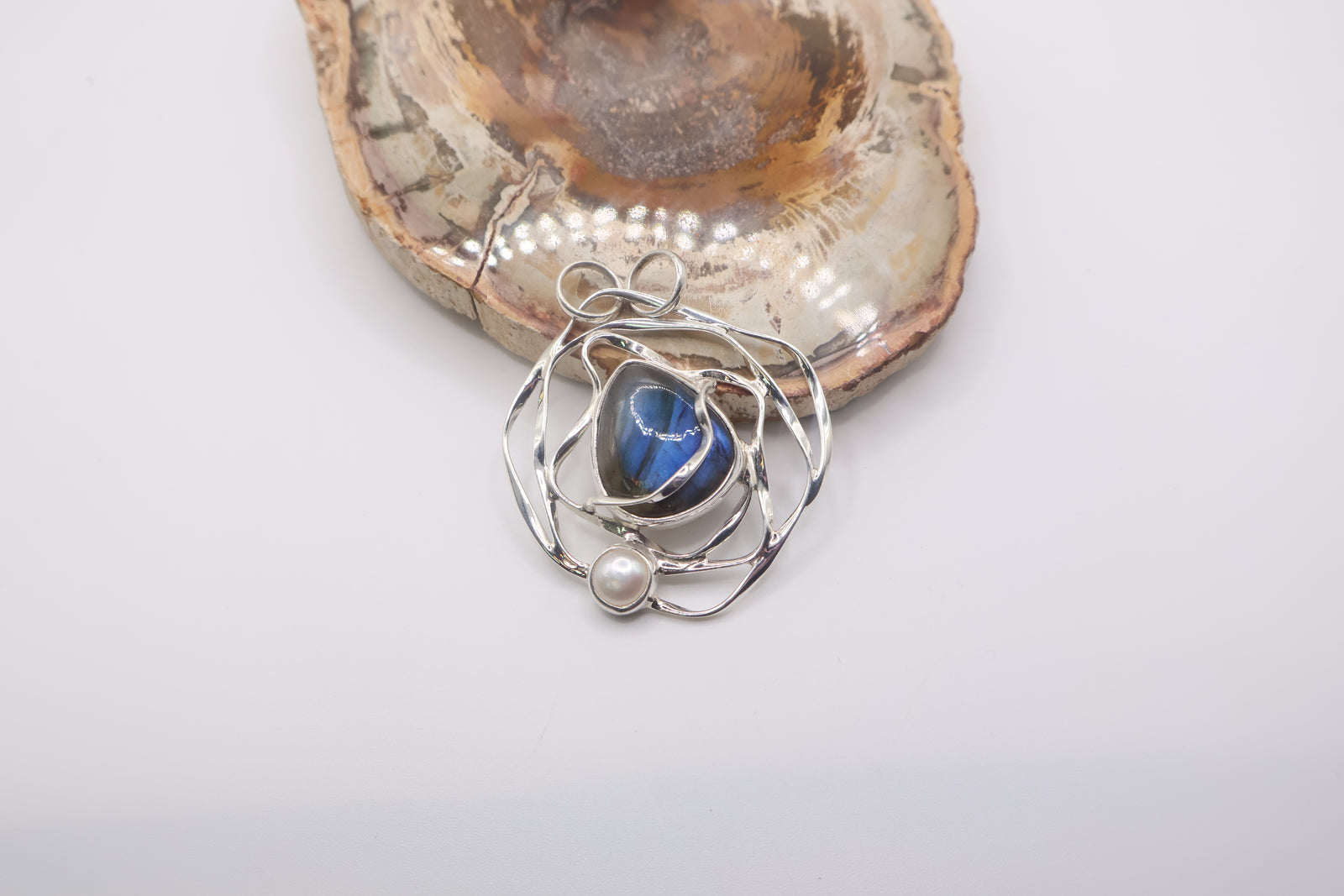 Sterling silver labradorite pendant
