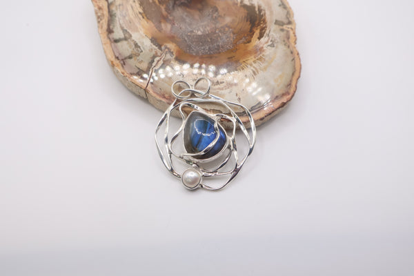 Sterling silver labradorite pendant